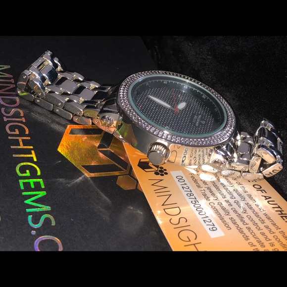 REAL DIAMOND watch! Comes w/ authenticity card WOW - Picture 5 of 9